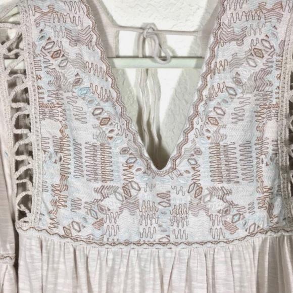 Free People BoHo top with bell sleeves - Picture 3 of 4